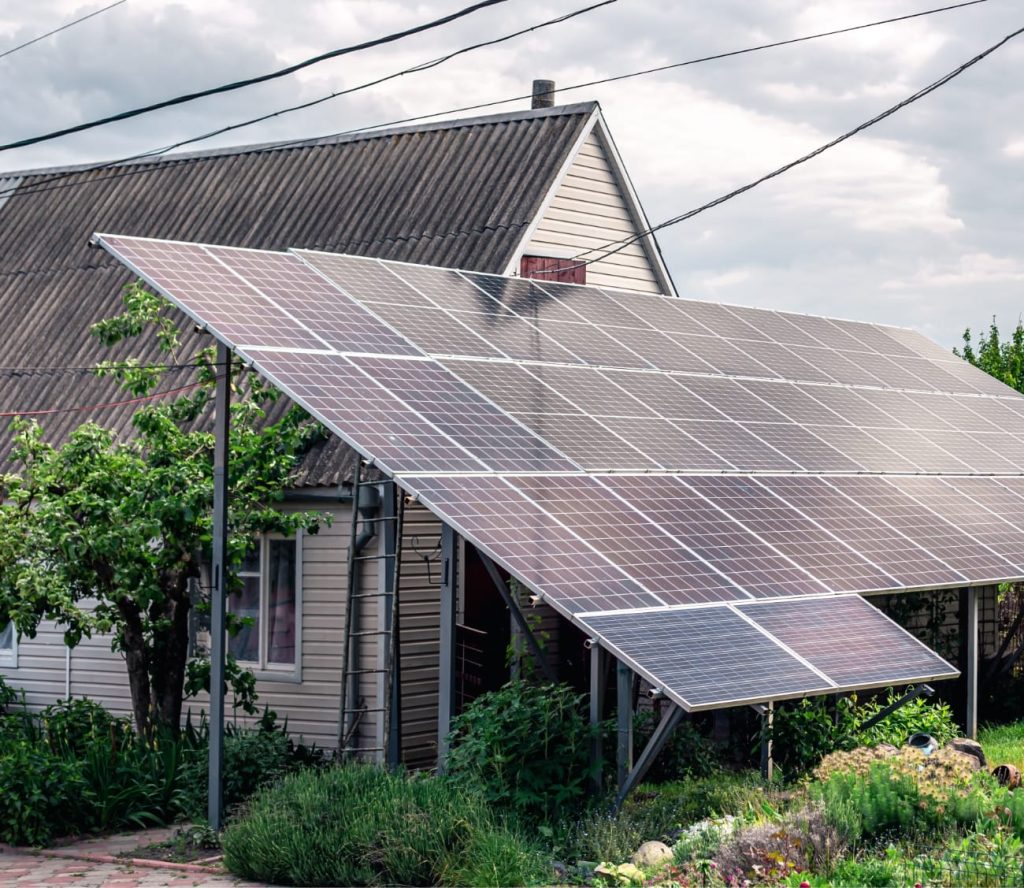 Familia con panel solar